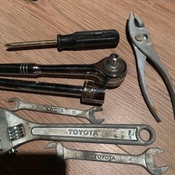 Toyota Silver Tool Set - Picture 4 of 4